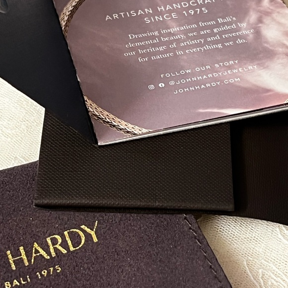 John Hardy Sterling Silver and 22 karat gold earrings. - Picture 10 of 11